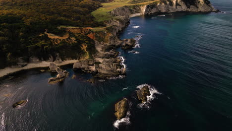 Vista-De-La-Costa-De-Drones-Desde-El-Mar-Negro