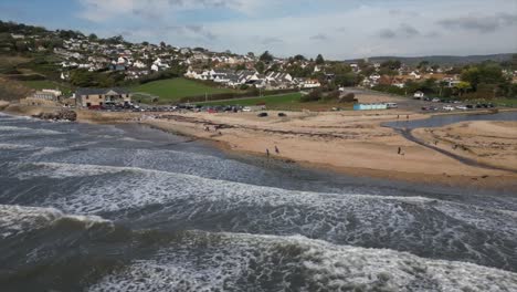 Large-waves-crashing-onto-Charmouth-Beach,-UK