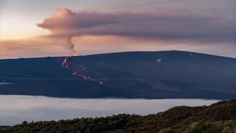 Early-morning-time-lapse-of-Mauna-Loa-erupting-lava-for-the-first-time-in-38-years