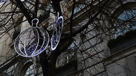 Christmas-Balls-Hanging-From-A-Tree-Within-Central-London,-United-Kingdom