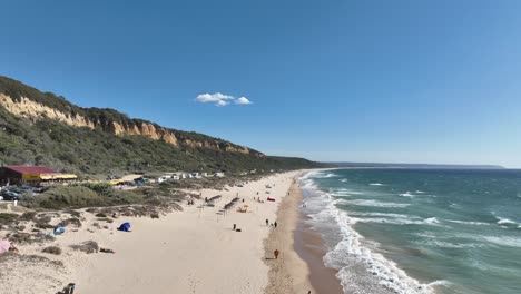 Fonte-da-Telha-beach-in-september,-Portugal