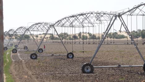 Center-Pivot-Bewässerung-Sprinkleranlage-Auf-Ackerland-Im-Punjab