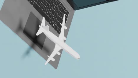 Flugzeug-Fliegt-über-Laptop-Auf-Blauem-Hintergrund-Mit-Kopierraum