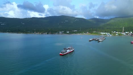 Koh-Samui-Ferry-Pier,-Ship-drone-shot,-Thailand,-Surat-Thani