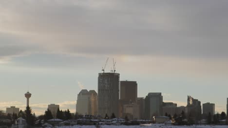 Die-Skyline-Der-Innenstadt-Von-Calgary,-Gesehen-Von-Der-Ostseite-Nach-Westen-Bei-Sonnenuntergang-Am-18.-Januar-2011
