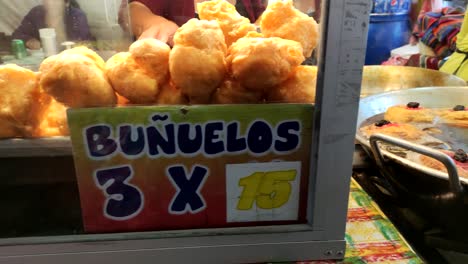 Puesto-De-Comida-En-Guatemala-Vendiendo-Buñuelos