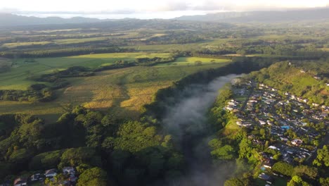 Mystischer-Und-Nebliger-Dramatischer-Drohnenblick-über-Den-Tropischen-Regenwald-Von-Kauai,-Hawaii,-Usa