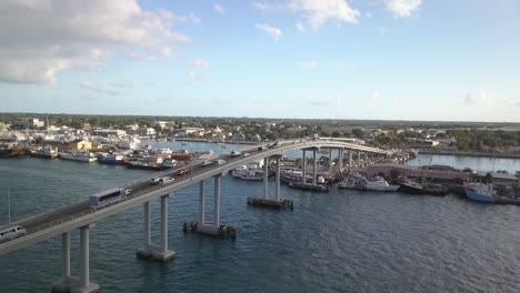 Eine-Brücke-über-Die-Bahamas