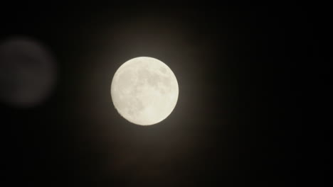 Full-moon-timelapse-behind-clouds