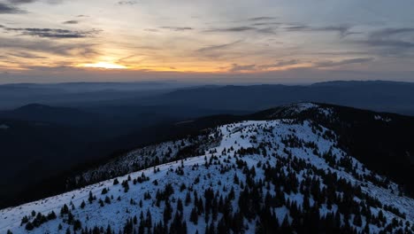 Perfekter-Sonnenuntergang-über-Den-Apuseni-bergen