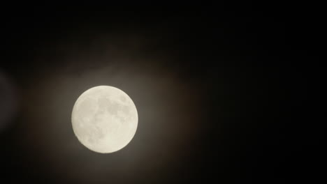 Full-moon-behind-the-cloud-in-nighttime