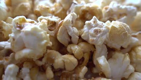 Haufen-Popcorn-In-Rotation