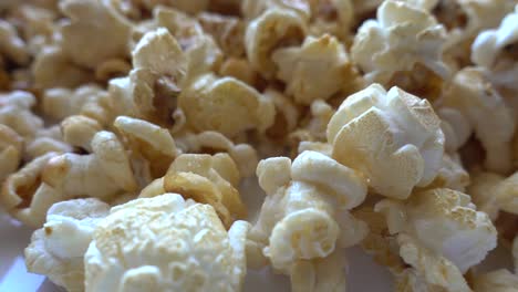 Haufen-Popcorn-In-Rotation