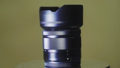 Camera-crop-lens,-35-100-zoom,-360-rotating,-photography-equipment,-slow-motion,-close-up-shot,-4K