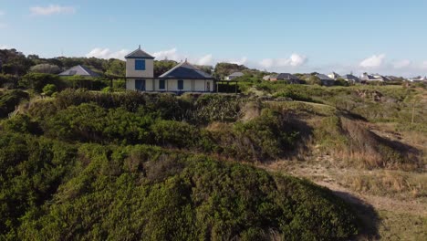 Orbit-shot-to-classic-house-front-to-the-ocean-of-La-Pedrera-in-Uruguay