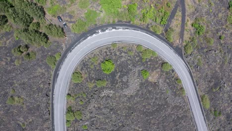 Drohne-Fliegt-über-Der-Straße-Zum-Vulkan-ätna-In-Italien