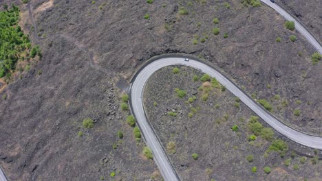 Drone-Volando-Por-Encima-De-La-Carretera-Al-Volcán-Etna-En-Italia