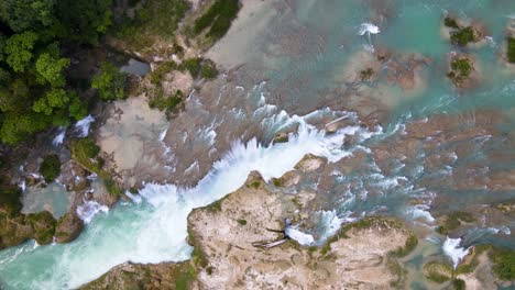 Aerial-shot-of-water-cascading-over-canyon-precipice,-Mexican-waterfall