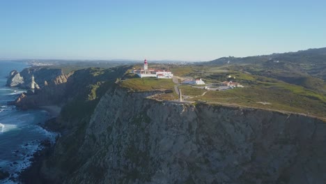Erstaunliche-Aussicht-Großer-Hügel-Bei-Riesigem-Sonnenaufgang-In-Sintra
