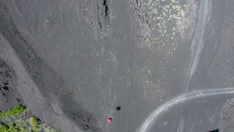 Drohne-Fliegt-über-Skilifte-In-Der-Nähe-Des-Vulkans-Etna-In-Italien