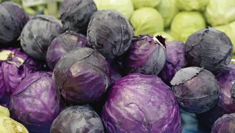 Close-up-of-fresh-heads-of-red-cabbage-on-display-at-the-grocery-store