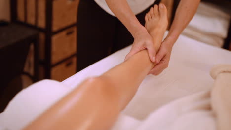 Fußpflege-Fußölmassage-Schönheitspflege