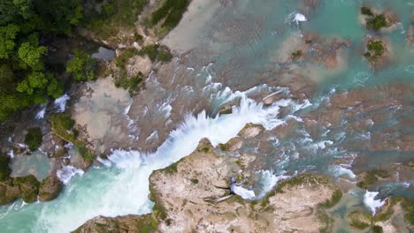 Powerful-water-cascading-over-canyon-in-Mexico,-lowering-aerial-shot-4K