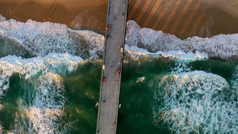 Aerial-shot-of-the-pier-boardwalk,-California,-USA