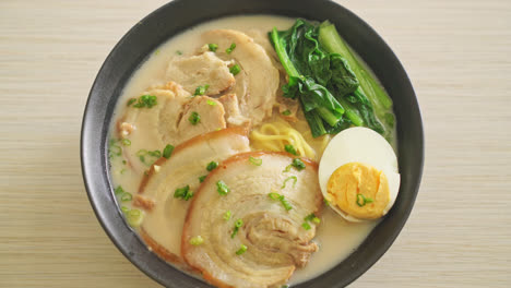 Ramen-noodles-in-pork-bone-soup-with-roast-pork-and-egg-or-Tonkotsu-ramen-noodles---Japanese-food-style