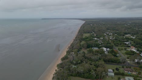 Aerial-View-Of-Brennan-Park-On-The-Fraser-Coast-Next-To-Beautiful-Beach-In-Hervey-Bay,-Queensland,-Australia