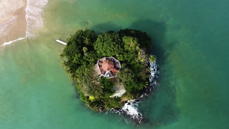 Aerial-Cinematic-View-Of-Taprobane-Love-Island-During-A-Hot-Summer-Day,-Revealing-The-Beauty-Of-Weligama-Bay,-Sri-Lanka