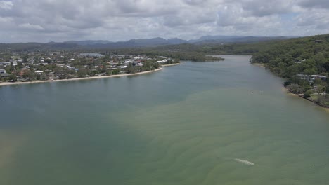 Tranquil-View-Of-Settlements-At-Tallebudgera-Creek-Rivershore-In-Gold-Coast,-Australia