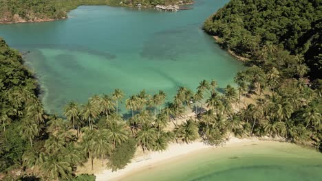Tropische-Inseln,-Die-Durch-Eine-Sandbank-Mit-Kokospalmen-Miteinander-Verbunden-Sind