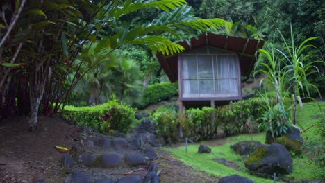 Costa-Rica-Bungalowhütte-In-Einer-Flusslodge-Im-Wolkenregenwald