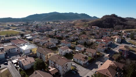 Aerial-forward-view-of-Onigo-inside-hills