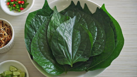 Miang-kham---A-royal-leaf-wrap-appetizer---It-is-a-traditional-Southeast-Asian-snack-from-Thailand-and-Laos