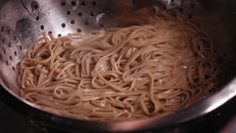 Boiled-Japanese-Noodles,-Soba-Noodles,-Stirring-in-Boiled-Noodles