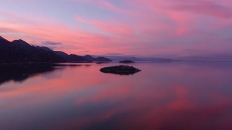 Dramatic-sunset-over-Lake-Skadar-and-the-Dinaric-mountains-in-Europe