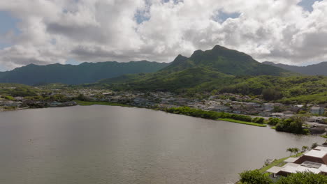 Rise-over-Ka'elepulu-Pond-in-Kailua-neighborhood-on-Oahu-island-in-Hawaii-on-a-beautiful-day