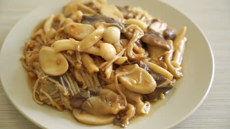 Stir-fried-mixed-mushroom-with-oyster-sauce---Healthy-food-style