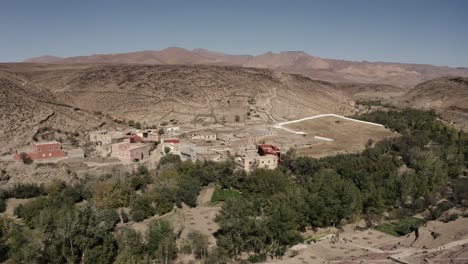 Drohnenaufnahme-Eines-Kleinen-Dorfes-In-Taliouine-Im-Süden-Marokkos