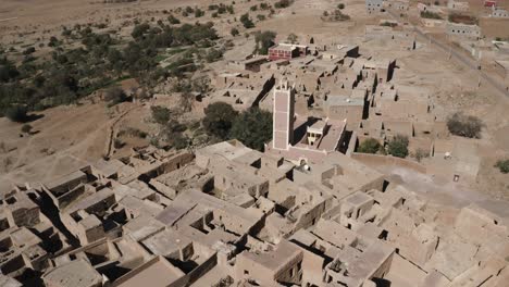 Vista-Aérea-De-Un-Pequeño-Pueblo-En-Taliouine,-En-El-Sur-De-Marruecos