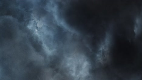4k-Gewitter-In-Dunklen-Cumulonimbus-Wolken-Am-Dunklen-Himmel