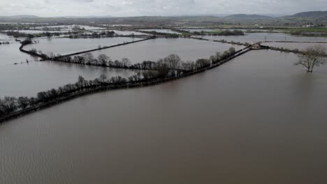 Überschwemmte-Landwirtschaftliche-Felder-Nach-Starkem-Regen-England-Luftdrohnenansicht