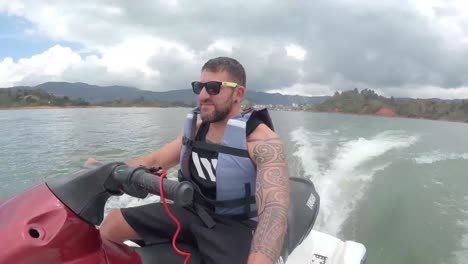 driving-a-jet-ski-in-first-person