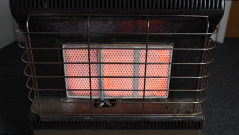 Ceramic-butane-gas-heater-glowing