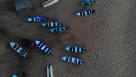 Overhead-shot-of-small-boats-on-beach-near-Todos-Santos,-Mexico---4k-establishing-drone-shot