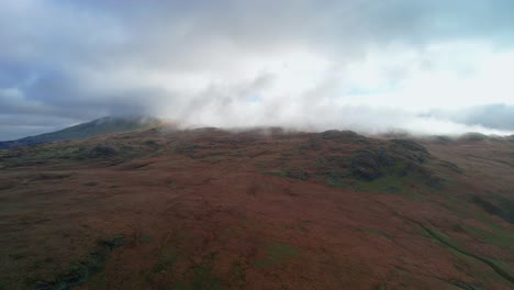 Pen-y-pass-Berg-In-Wolken-Gehüllt,-Snowdonia-In-Uk