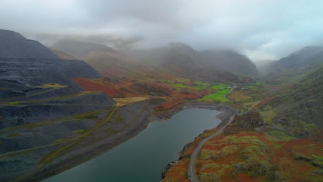 Dinorwic-quarry-with-mountains-shrouded-in-fog-in-background,-Wales,-UK