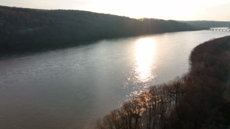 Susquehanna-River-flows-through-rural-Pennsylvania,-into-Chesapeake-Bay